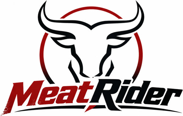 MeatRider Logo für BBQ-Grillzubehör und Bratwursthalter mit stilisiertem Stierkopf in Rot und Schwarz.